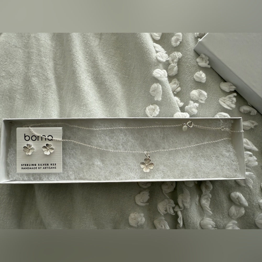 12k Silver Clover Necklace